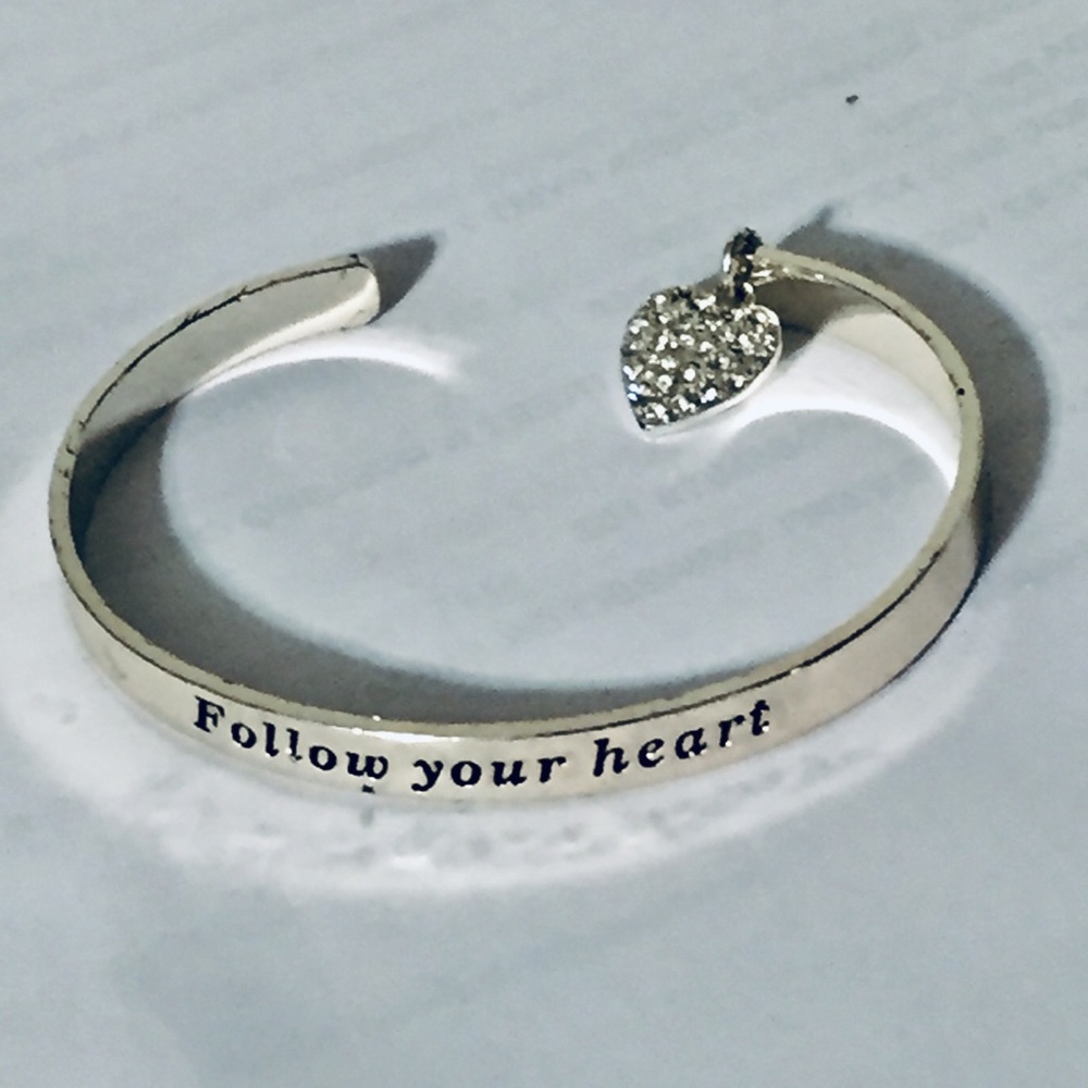 Cute NRQ cuff bracelet with rhinestones heart